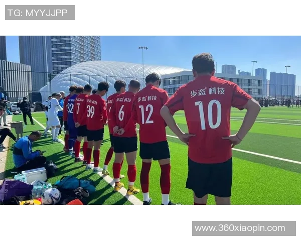 足球星之队：聚焦绿茵场上的传奇球员与精彩瞬间的全景式剖析